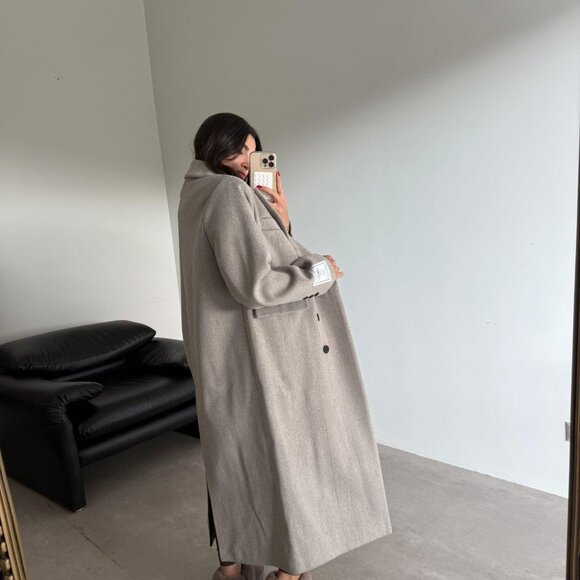 Elegant Oversized Winter Outerwear - Picture 4 of 7